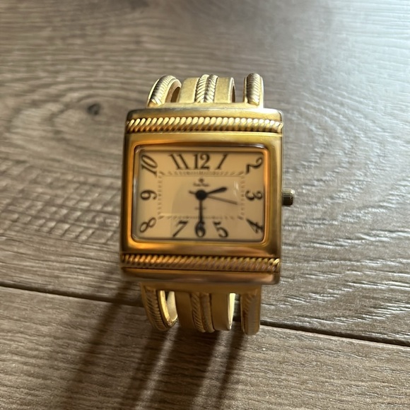 Watch - Picture 1 of 4